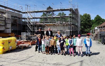 Kinderbesuch auf der Baustelle