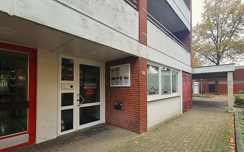 Beratungsbüro Arsten Hauswartbüro in Arsten im Hauseingang.