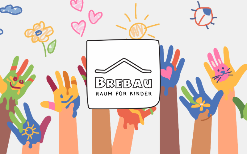 Zwei Frauen stehen sich gegenüber, eine gibt der anderen einen vollen Einkaufskorb